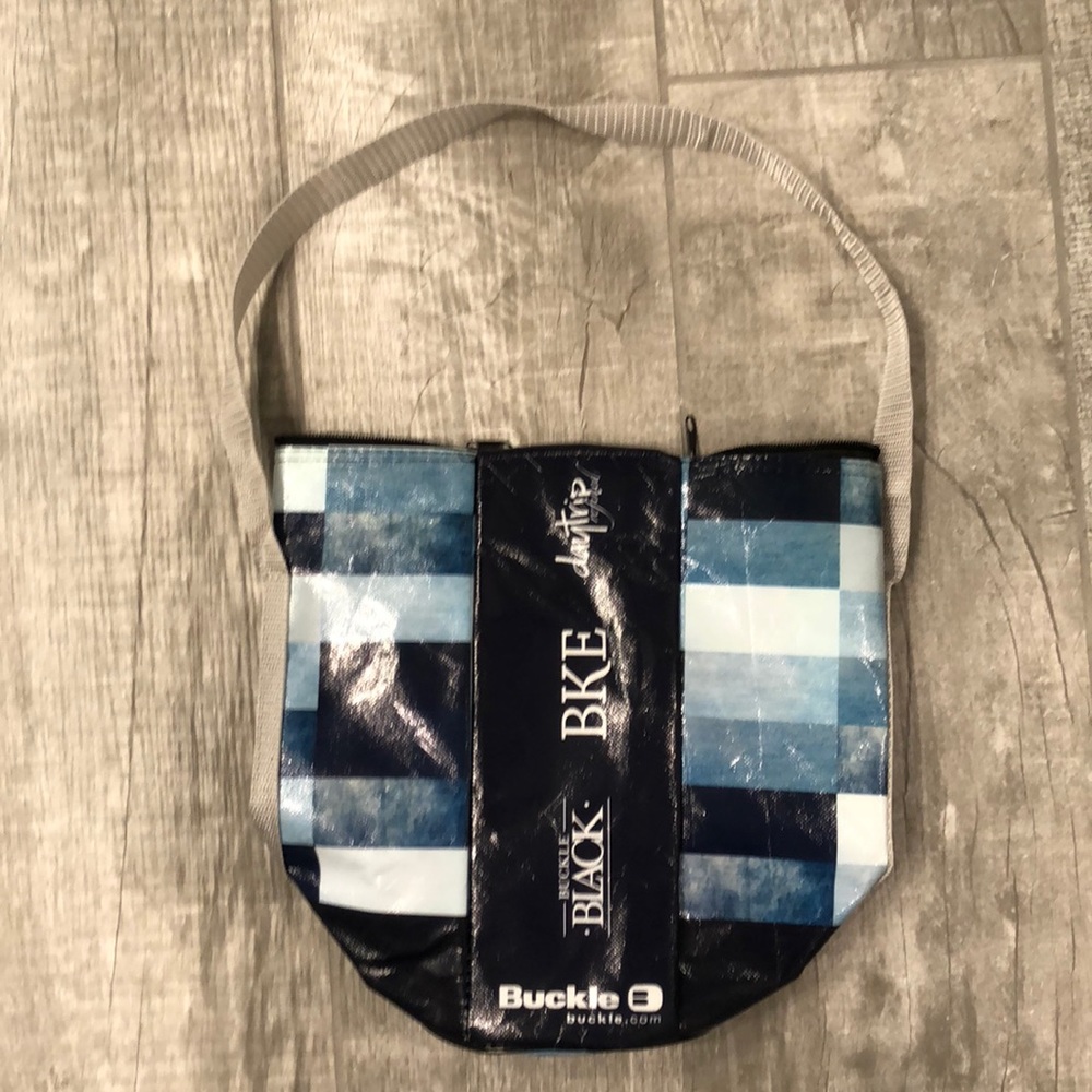 NWT BKE, Daytrip, Buckle Black cooler with strap